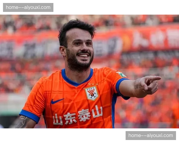 山东泰山外援三叉戟保留 中后场补强阿尔瓦罗